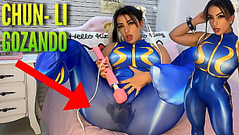 Chun Li Cosplayer Vibratörle Islanıyor Ve Orgazm Oluyor