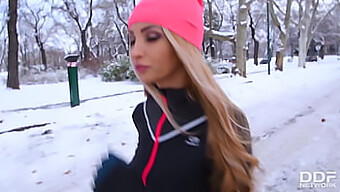 Alyssia Kent'In Oral Becerileri Iki Erkeği Tatmin Ediyor