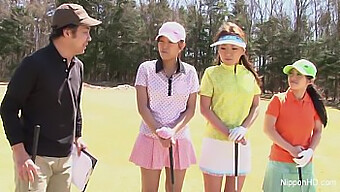 Amatör Japon Kızlar Golf Sahasında Vahşi Seks Yapıyorlar