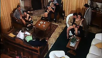 Retro Italyan Grup Seks, Şimdiye Kadar Yapılmış En Iyi Porno Filmlerden Birinde